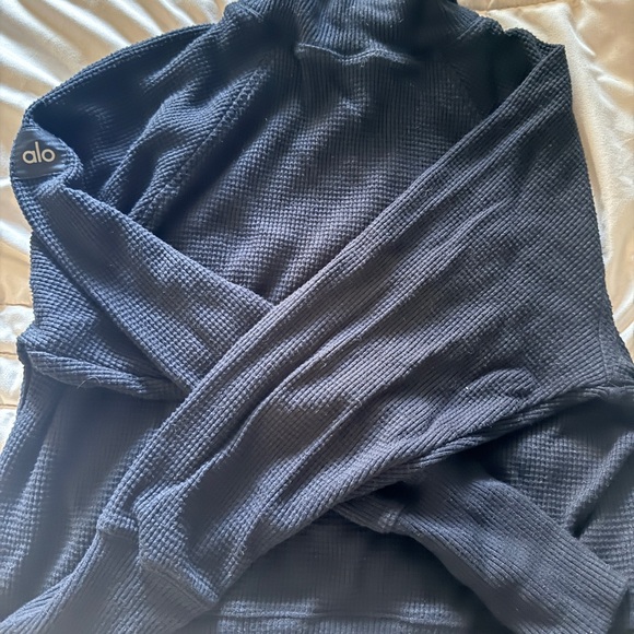 ALO Yoga Black Activewear Top with Logo Tag - Picture 2 of 4